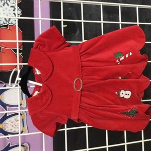 B.t  red Christmas dress